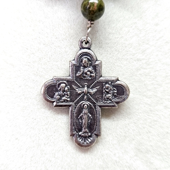 VINTAGE Catholic Silver-Tone Cross Pendant Beaded Stone Necklace Made in Italy - Picture 3 of 9